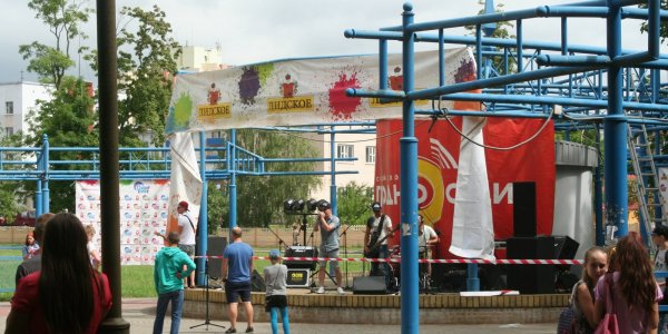 В Лиде прошёл фестиваль красок ColorFest (Фото, Видео)