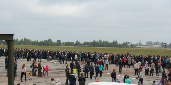 В Лиде состоялось авиашоу с участием пилотажной группы «Соколы России» (Фото)