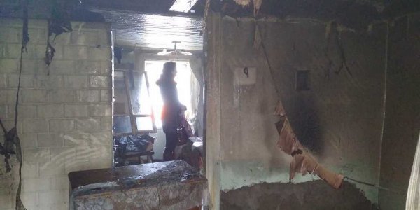 В Ивье при пожаре в жилом доме работниками МЧС спасен 45-летний мужчина. ВИДЕО