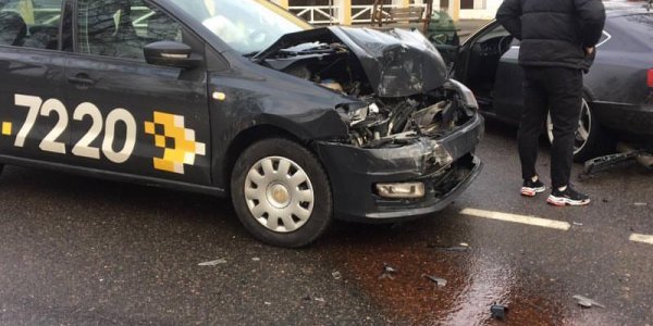 В Лиде молодой водитель такси протаранил поворачивающий автомобиль