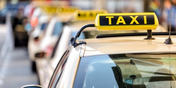Лидским пограничникам нагрубил пьяный пассажир такси. Штраф до 50 базовых