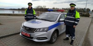 Лидские инспекторы ГАИ не оставили в сложной ситуации женщину с маленьким ребёнком Лидские инспекторы ГАИ не оставили в сложной ситуации женщину с маленьким ребёнком