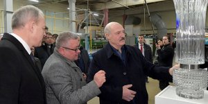 Лукашенко позволил «Стеклозаводу «Неман» не возвращать банку долги 20 лет Лукашенко позволил «Стеклозаводу «Неман» не возвращать банку долги 20 лет