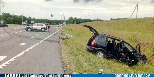 В Лидском районе Opel, выезжая на трассу М-6, не пропустил Hyundai